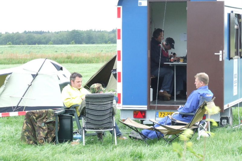 decontestisbegonnenendemateriaalmannenkunnenevenrusten.jpg