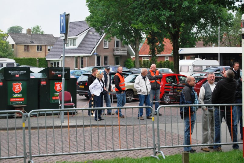 hetvroegepubliekopwegnaardekassas.jpg