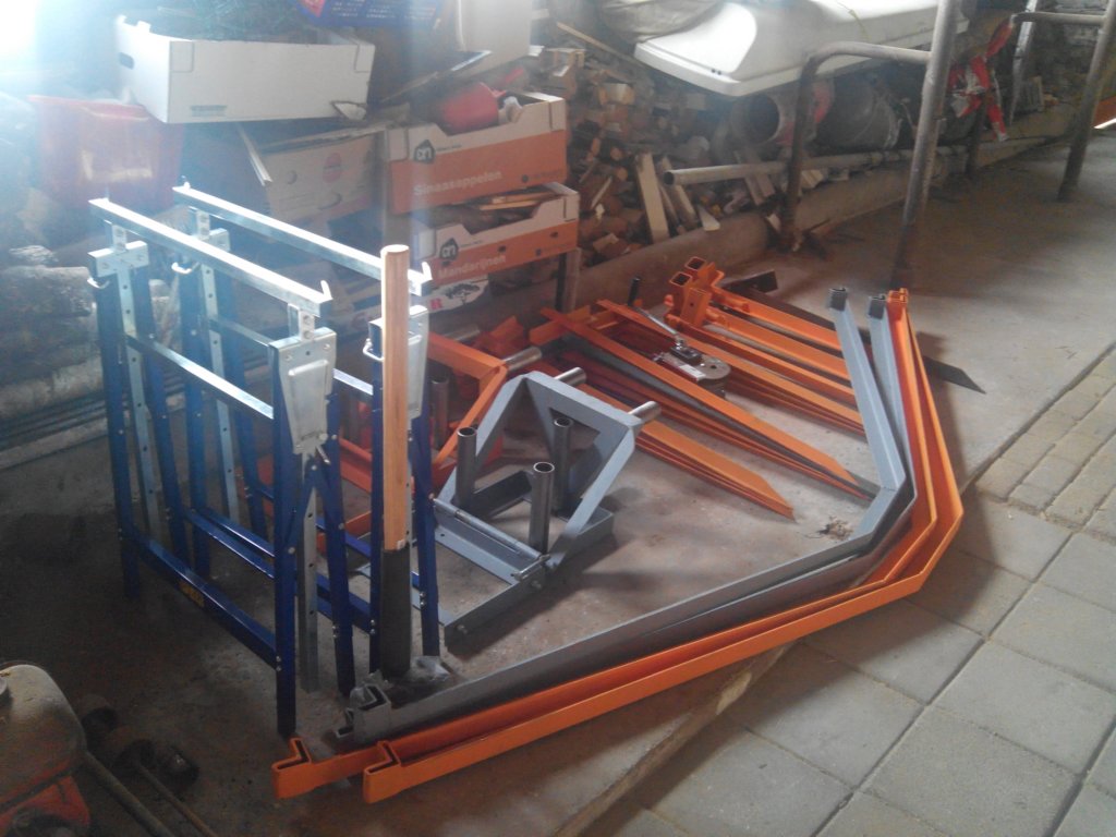 denieuwematerialenzittenindeoranjemenieooktweebokkenomdemastenoptekunnenlatenrusten.jpg
